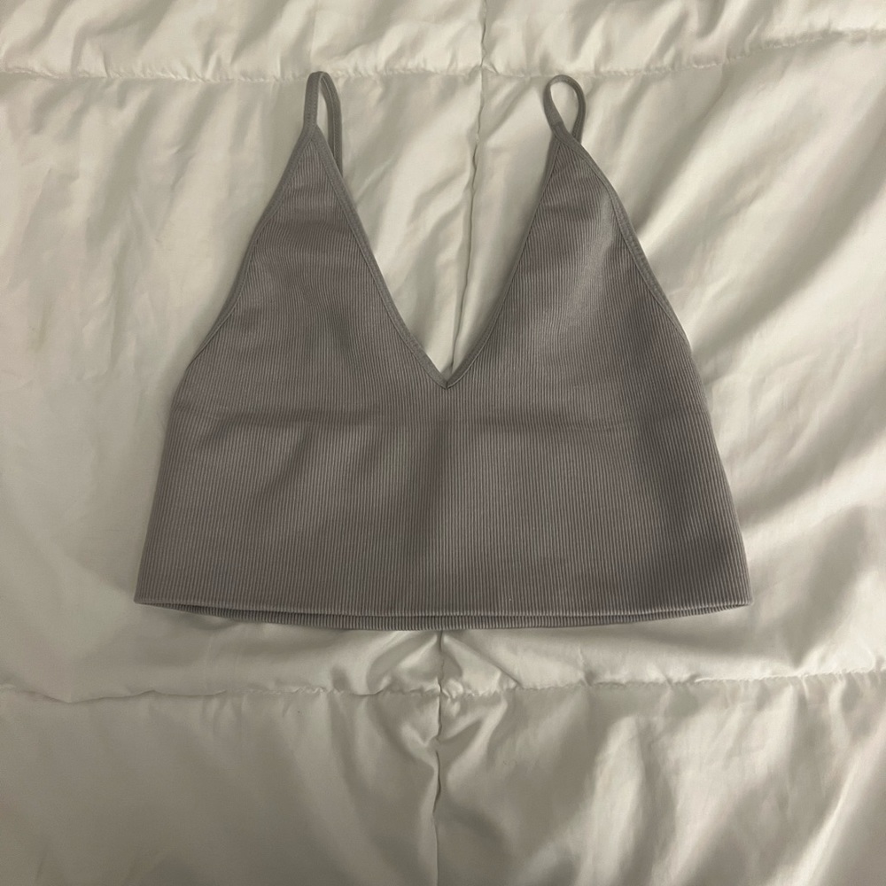 grey tank top